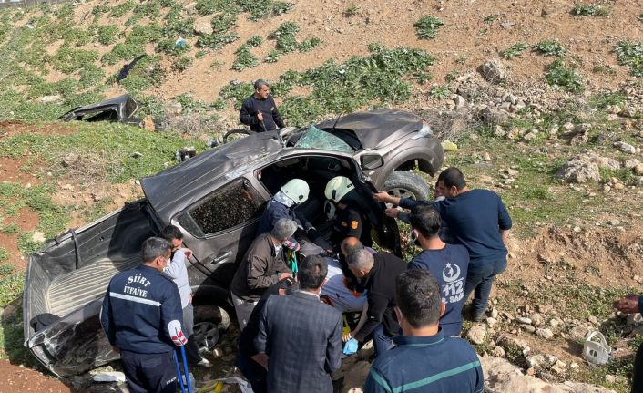 Siirt’te sürüye çarpmamak için direksiyonu kırdı, hayatından oldu