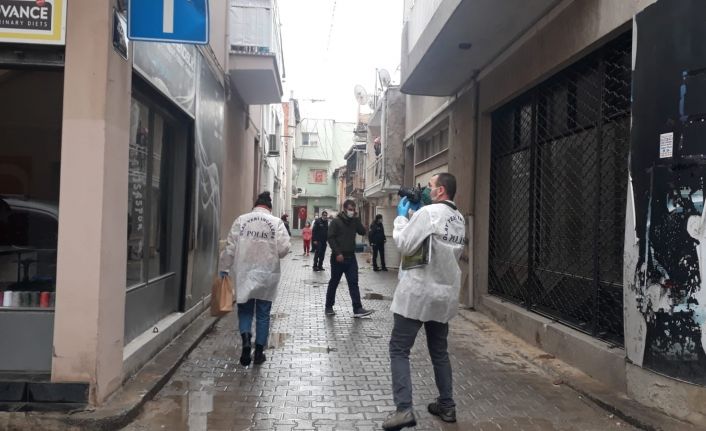 Silah sesi duyan komşular polise haber verdi; başından vurulmuş halde bulundu