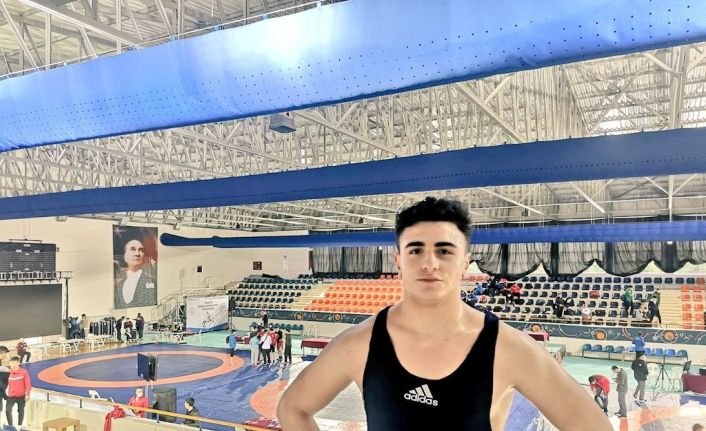 Sivaslı sporcu güreşte Türkiye 2.’si oldu