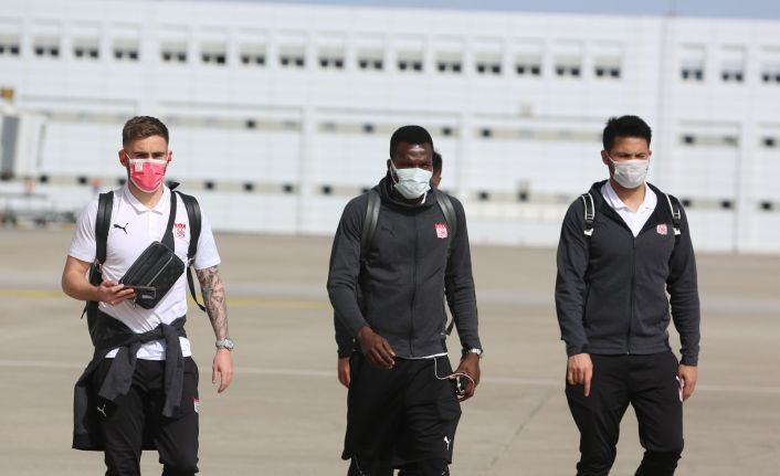 Sivasspor, Antalya’ya ulaştı