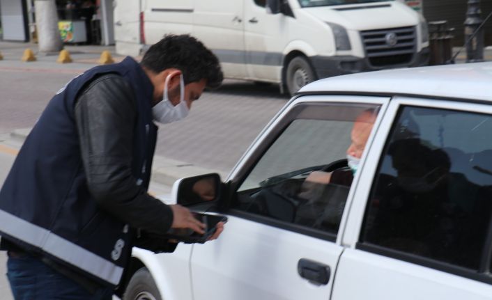 Sokağa çıkanlar polisten kaçamadı