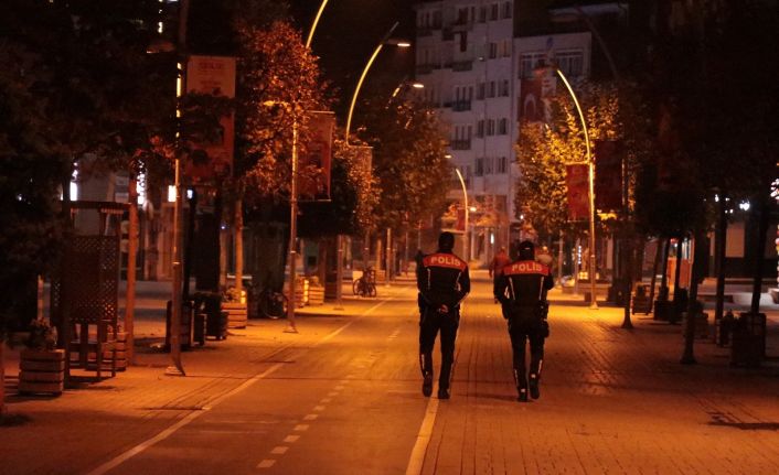 Sokağa çıkma yasağına uymayan 76 kişiye 76 bin 325 lira ceza