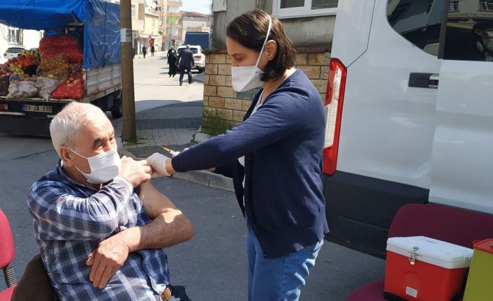 Sultanbeyli Kaymakamlığı 65 yaş ve üstü vatandaşların aşılanması için seferberlik başlattı