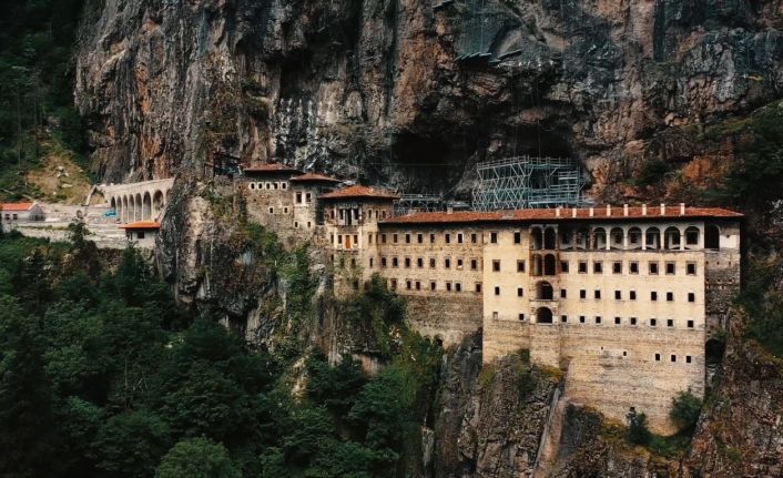 Sümela Manastırı’nda ağır kış şartları nedeniyle duran restorasyon çalışmalarına yeniden başlandı