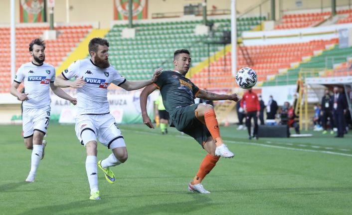 Süper Lig: Aytemiz Alanyaspor: 0 - Denizlispor: 1 (İlk yarı)