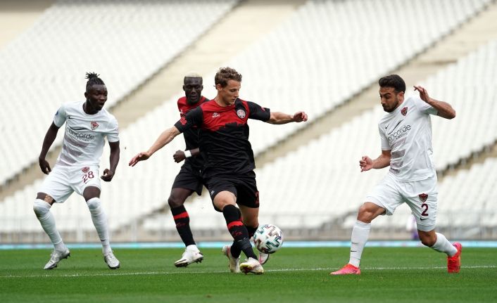 Süper Lig: Fatih Karagümrük: 0 - Atakaş Hatayspor: 0 (İlk yarı)