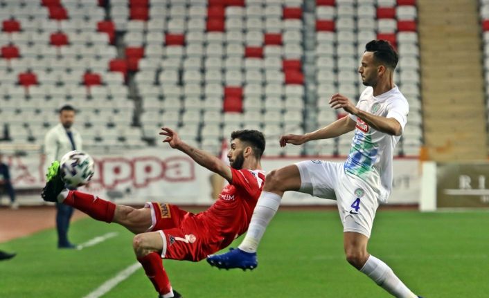 Süper Lig: FT Antalyaspor: 1 - Çaykur Rizespor: 2 (İlk yarı)