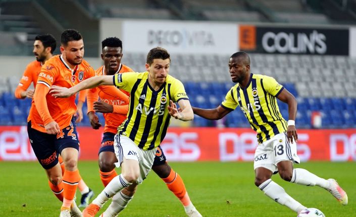 Süper Lig: Medipol Başakşehir: 1 - Fenerbahçe: 0 (Maç devam ediyor)