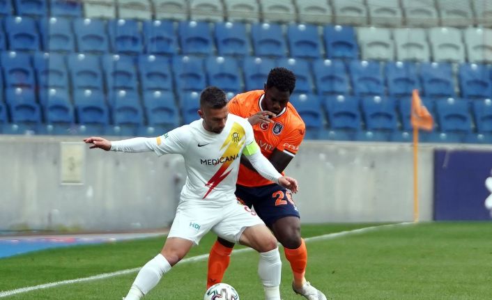 Süper Lig: Medipol Başakşehir: 1 - Yeni Malatyaspor: 0 (İlk yarı)