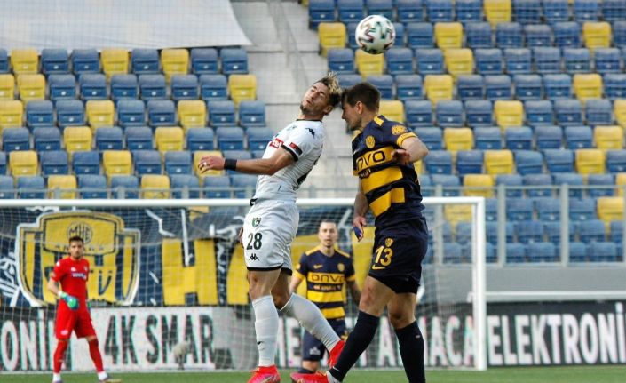 Süper Lig: MKE Ankaragücü: 1 - Y. Denizlispor: 1 (İlk yarı)