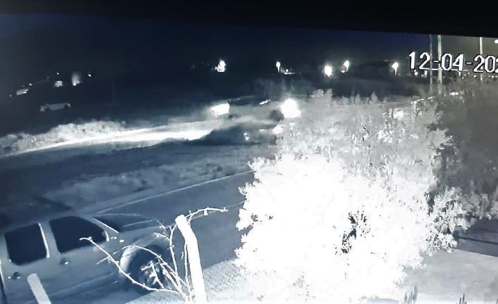 Takla atarak metrelerce sürüklenen otomobil duvarda asılı kaldı: 1 ölü, 1 yaralı