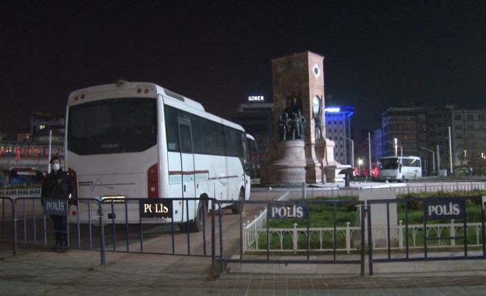 Taksim Meydanı ve Gezi Parkı’nda 1 Mayıs İşçi Bayramı öncesi polis barikatı