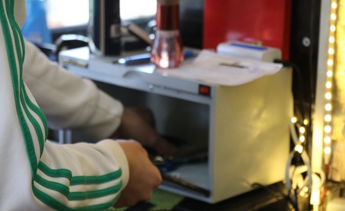 Tam kapanma öncesi berber ve kuaförlerde yoğunluk