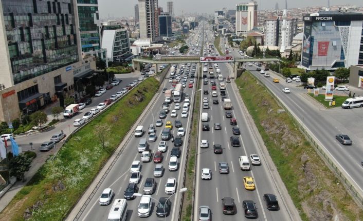 Tam kapanma öncesi İstanbul trafiğinde rekor seviye