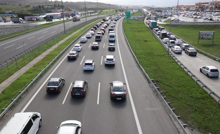 Tam kapanmaya 2 gün kala Bolu Dağı’ndan 100 bin araç geçti