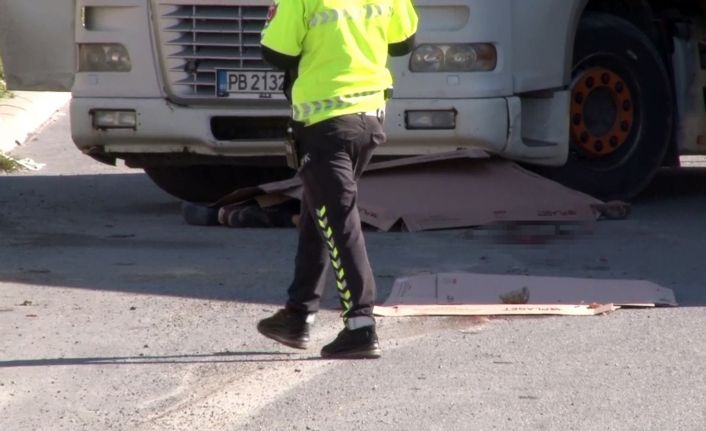 Tamir etmek için altına girdiği tırın hareket etmesiyle sürüklenen şoför hayatını kaybetti