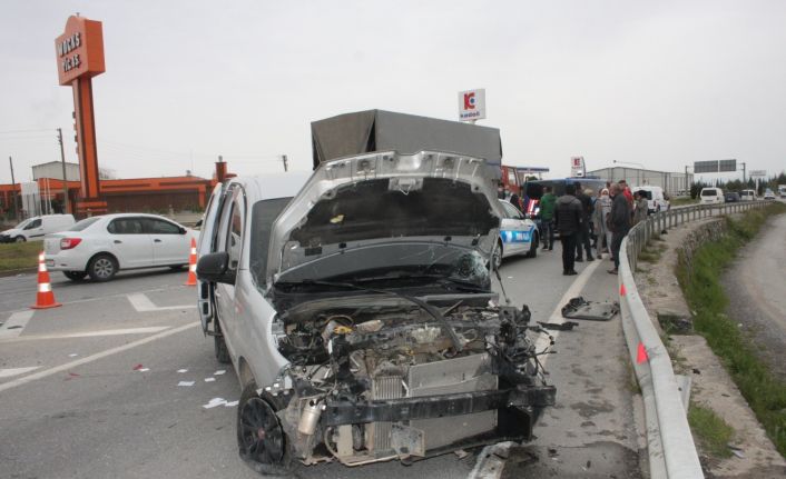 Tarım işçilerini taşıyan araç otobüsle çarpıştı: 6 yaralı