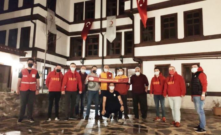Tavşanlı Galatasaraylılar Derneğinden Kızılay’a kan bağışı