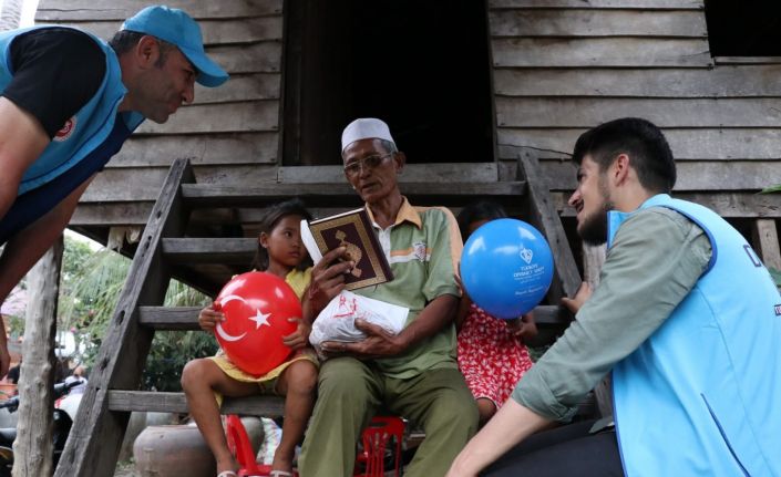 TDV tarafından Ramazan ayında 36 ülkede 90 bin Kur’an-ı Kerim hediye edilecek