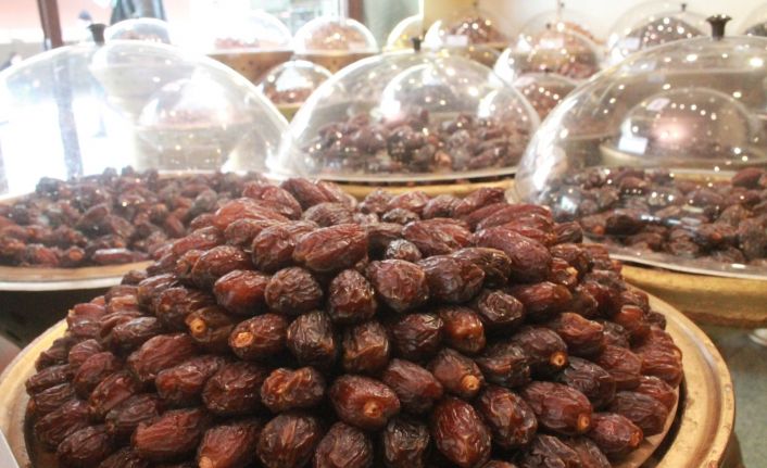 Tezgahlarda hurma hareketliliği başladı