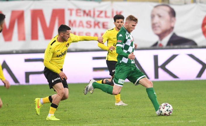 TFF 1. Lig: Bursaspor: 1 - İstanbulspor: 2 (İlk yarı sonucu)