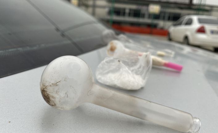Trafik uygulamasına takılan araçtan uyuşturucu çıktı