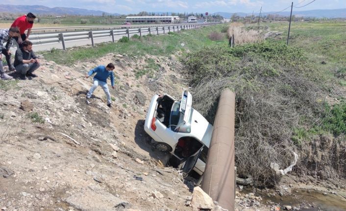 Tüp tankı patlayan araç alev aldı, o anlar güvenlik kamerasına yansıdı