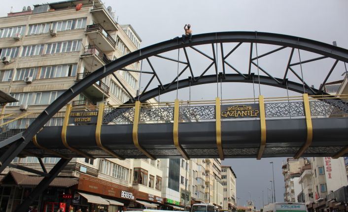 Üst geçide çıkarak intihar girişiminde bulundu