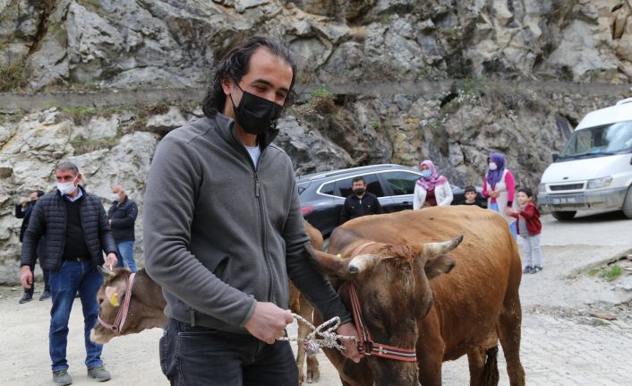 Yangının üzerinden 1 ayın geçtiği Dereiçi’nde yaralar sarılmaya devam ediyor