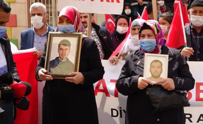 HDP tarafından çocukları dağa kaçırılan 2 aile daha HDP önündeki evlat nöbetine katıldı