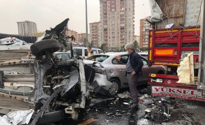 Zincirleme kazada ortalık savaş alanına döndü