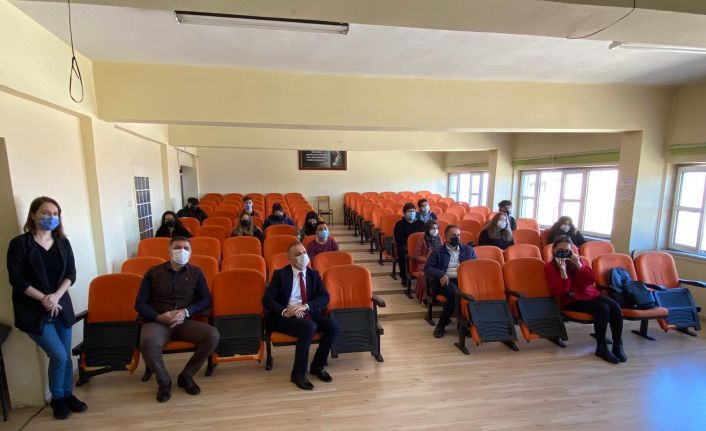 Zonguldaklı diyetisyen korona virüs hastalarının ardından öğrencileri de bilgilendirdi