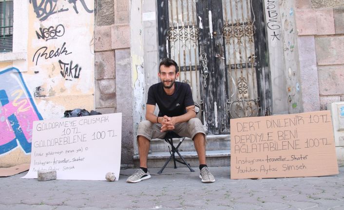 10 liraya dert dinleyen gezgin, kendisini ağlatana 100 lira veriyor