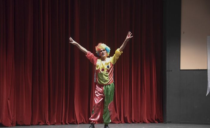 15 aydır sahneleri kapalı olan özel ve amatör tiyatroculara nakdi destek