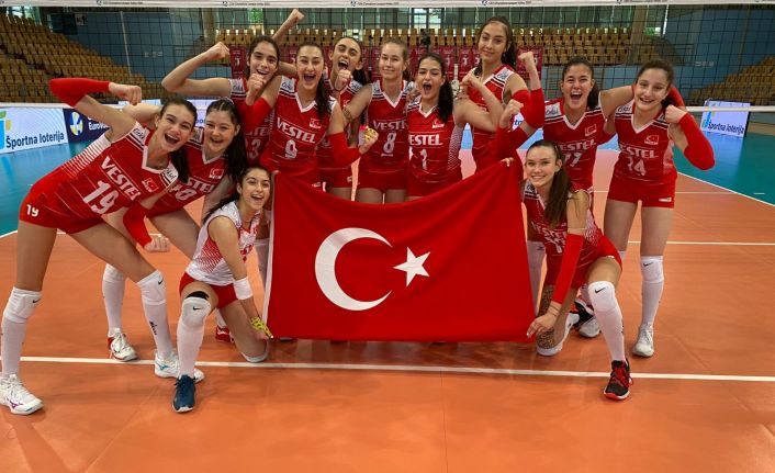 16 Yaş Altı Kız Voleybol Milli Takımı, Portekiz’i mağlup etti