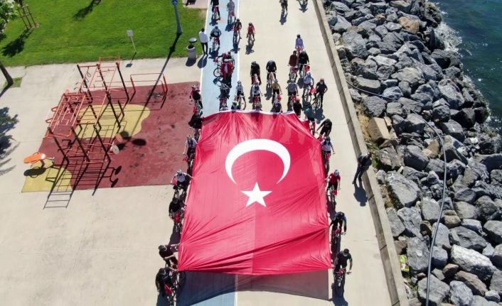 19 Mayıs’ta dev Türk bayraklı bisiklet korteji havadan görüntülendi