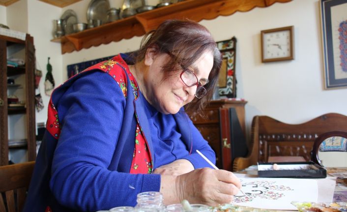 70 yaşındaki emekli öğretmen sergi gelirleriyle Afrika’da 7 su kuyusu açtırdı