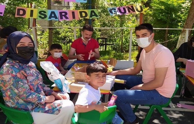 Açık havada minik öğrencilere eğitim