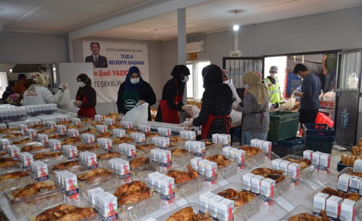 Afrin’de 100 bin kişiye iftarlık kumanya ve 7 bin gıda kolisi dağıtıldı