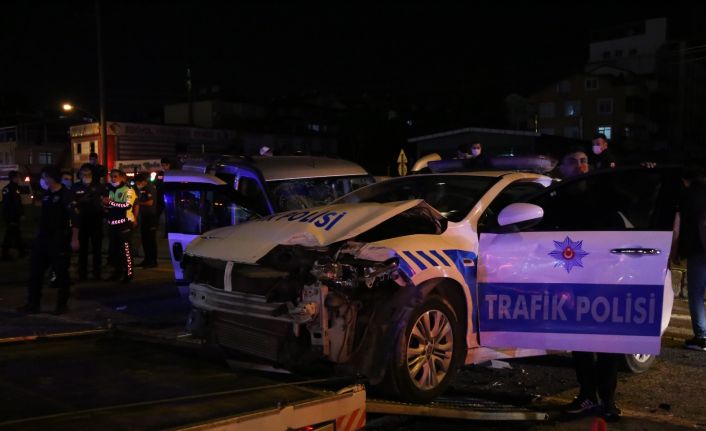 Alkollü sürücü trafik denetim noktasına daldı: 1’i polis memuru 3 yaralı