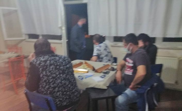 Amatör spor kulübü lokalinde oyun oynayan 17 şahsa ceza yağdı