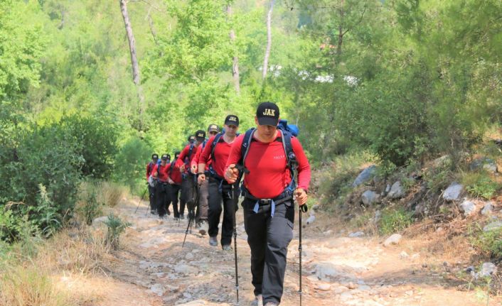 Antalya’da arama kurtarma ekipleri 6 gündür haber alınamayan dağcı için alarma geçti