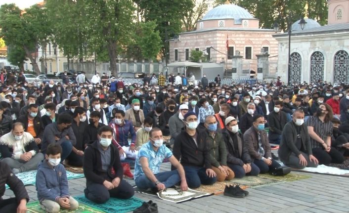 Ayasofya Camii’nde 87 yıl sonra ilk kez Ramazan Bayramı namazı kılındı