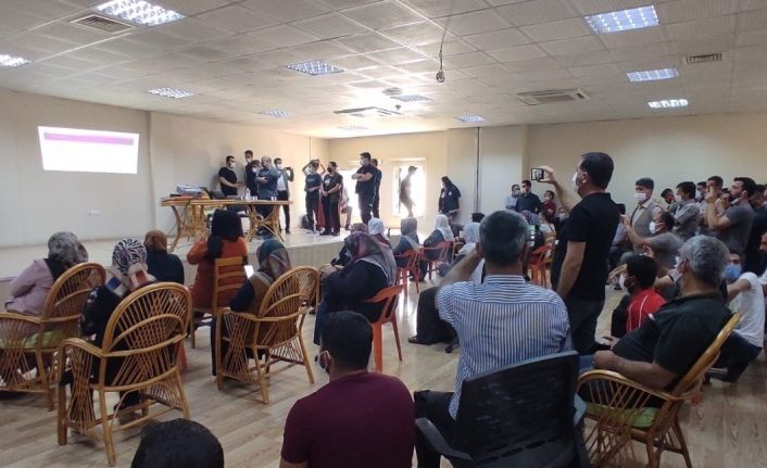 Bağlar Belediyesi, pazar esnafının yerini noter huzurunda canlı yayında kura ile belirledi