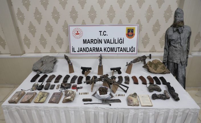 Bagok Dağı kırsalında etkisiz hale getirilen teröristlere ait mühimmat ele geçirildi
