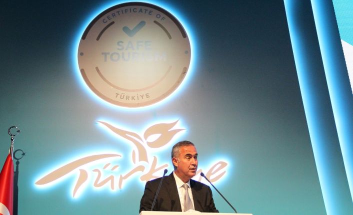 Bakan Ersoy: "Güvenli Turizm Sertifika Programına an itibariyle 9 bin 800’in üzerinde tesis ve araç alındı "