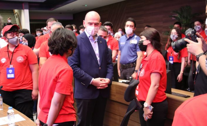Bakan Soylu, ‘Yarın Çok Genç Olacak’ projesi kapsamında 100 öğrenci ile bir araya geldi