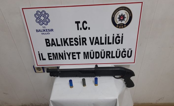 Balıkesir’de polisten 10 aranan şahsa gözaltı