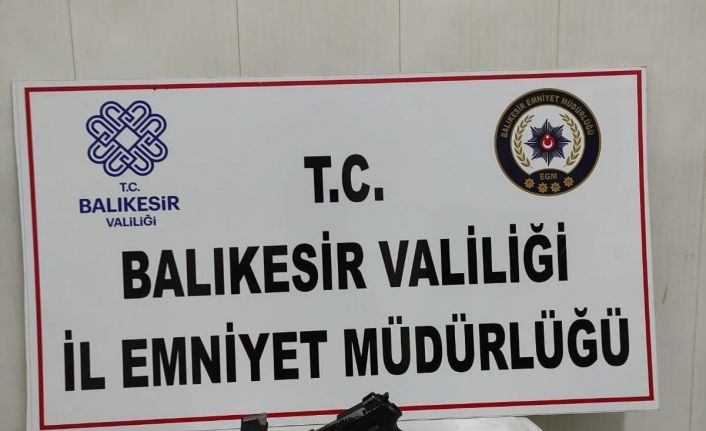 Balıkesir’de polisten 4 zanlıya gözaltı