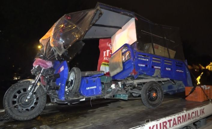 Boş yolda kırmızı ışık ihlali yapan motosikletli kazaya neden oldu: 1’i ağır 3 yaralı